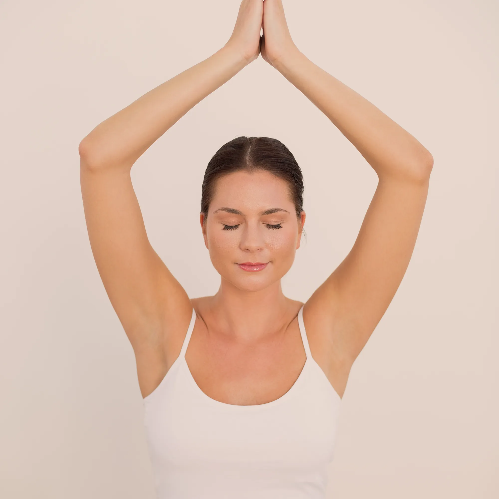 peaceful-brunette-sitting-meditating-lotus-pose copia